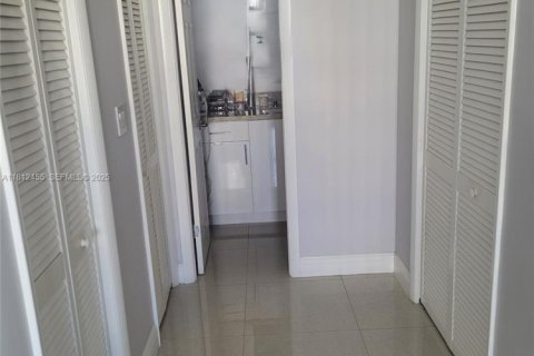 Condominio en venta en Hollywood, Florida, 2 dormitorios, 119.29 m2 № 1977405 - foto 12