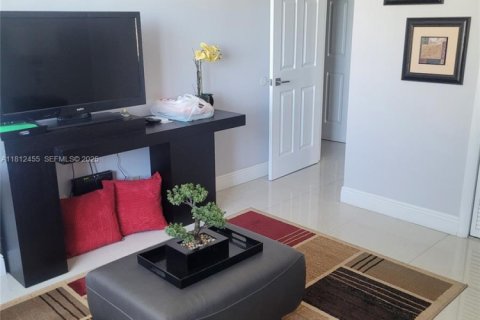 Condominio en venta en Hollywood, Florida, 2 dormitorios, 119.29 m2 № 1977405 - foto 16