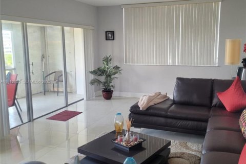 Condominio en venta en Hollywood, Florida, 2 dormitorios, 119.29 m2 № 1977405 - foto 2