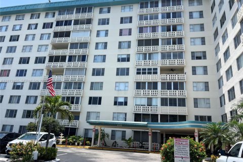 Condominio en Hollywood, Florida, 2 dormitorios  № 1977405