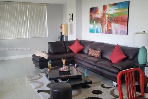 Condominio en venta en Hollywood, Florida, 2 dormitorios, 119.29 m2 № 1977405 - foto 11