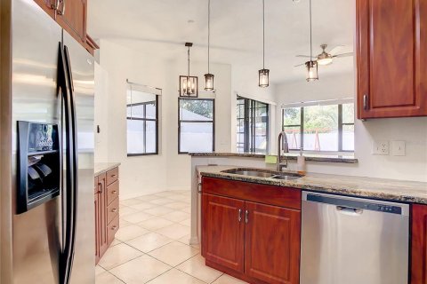 Villa ou maison à louer à Clearwater, Floride: 3 chambres, 160.72 m2 № 2167709 - photo 11