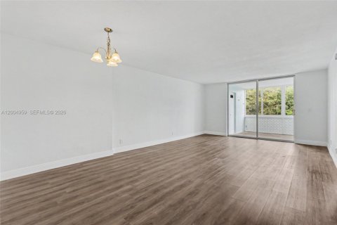 Condo in Margate, Florida, 2 bedrooms  № 2069001 - photo 9