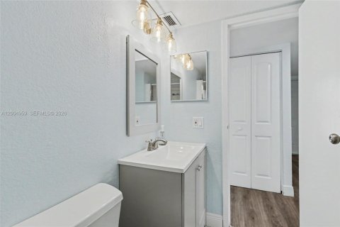 Condo in Margate, Florida, 2 bedrooms  № 2069001 - photo 20