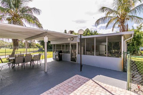 Condo in Margate, Florida, 2 bedrooms  № 2069001 - photo 28