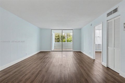 Condo in Margate, Florida, 2 bedrooms  № 2069001 - photo 10