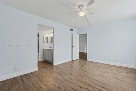 Condo in Margate, Florida, 2 bedrooms  № 2069001 - photo 12