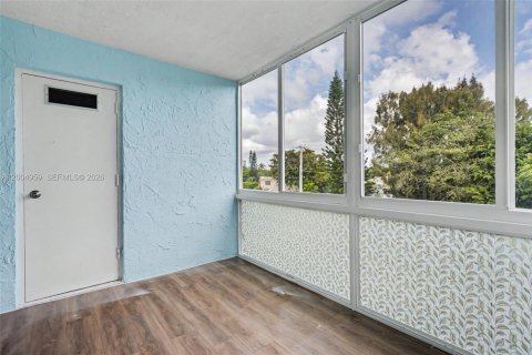 Condo in Margate, Florida, 2 bedrooms  № 2069001 - photo 24