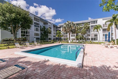 Condo in Margate, Florida, 2 bedrooms  № 2069001 - photo 26