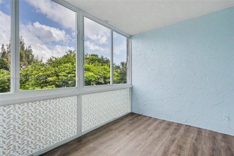 Condo in Margate, Florida, 2 bedrooms  № 2069001 - photo 23