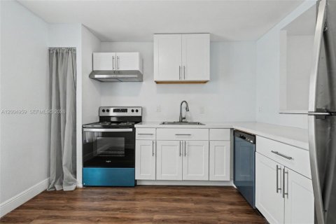 Condo in Margate, Florida, 2 bedrooms  № 2069001 - photo 3