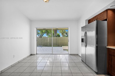 Townhouse in Miami, Florida 2 bedrooms, 94.3 sq.m. № 2075156 - photo 7
