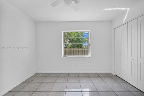 Townhouse in Miami, Florida 2 bedrooms, 94.3 sq.m. № 2075156 - photo 12