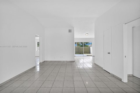 Townhouse in Miami, Florida 2 bedrooms, 94.3 sq.m. № 2075156 - photo 3