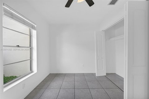 Townhouse in Miami, Florida 2 bedrooms, 94.3 sq.m. № 2075156 - photo 16