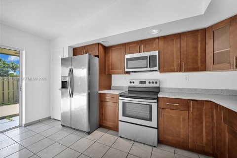 Townhouse in Miami, Florida 2 bedrooms, 94.3 sq.m. № 2075156 - photo 6