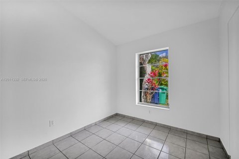 Townhouse in Miami, Florida 2 bedrooms, 94.3 sq.m. № 2075156 - photo 19