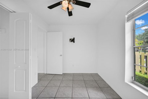 Townhouse in Miami, Florida 2 bedrooms, 94.3 sq.m. № 2075156 - photo 17