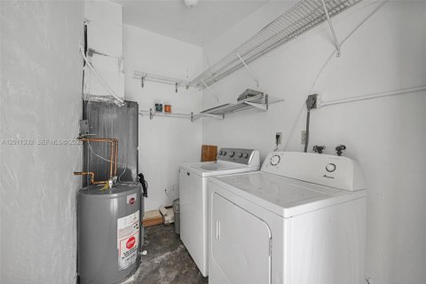 Townhouse in Miami, Florida 2 bedrooms, 94.3 sq.m. № 2075156 - photo 21