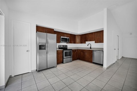 Townhouse in Miami, Florida 2 bedrooms, 94.3 sq.m. № 2075156 - photo 8