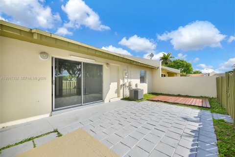 Townhouse in Miami, Florida 2 bedrooms, 94.3 sq.m. № 2075156 - photo 23