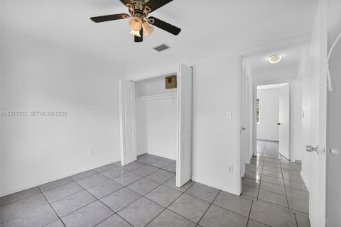 Townhouse in Miami, Florida 2 bedrooms, 94.3 sq.m. № 2075156 - photo 15