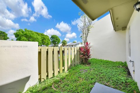 Townhouse in Miami, Florida 2 bedrooms, 94.3 sq.m. № 2075156 - photo 27