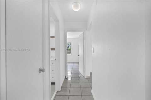 Townhouse in Miami, Florida 2 bedrooms, 94.3 sq.m. № 2075156 - photo 9