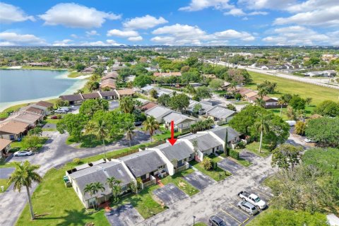 Townhouse in Miami, Florida 2 bedrooms, 94.3 sq.m. № 2075156 - photo 29