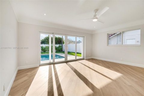 House in Lighthouse Point, Florida 3 bedrooms, 230.4 sq.m. № 2048696 - photo 21