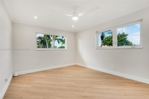 House in Lighthouse Point, Florida 3 bedrooms, 230.4 sq.m. № 2048696 - photo 25