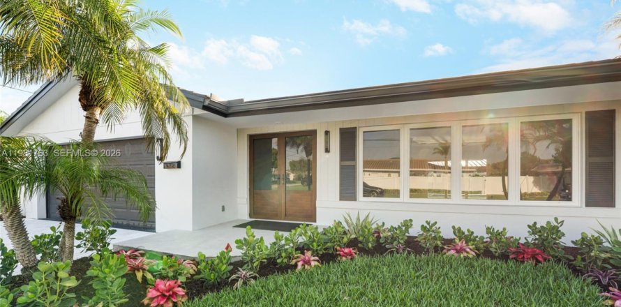 House in Lighthouse Point, Florida 3 bedrooms, 230.4 sq.m. № 2048696