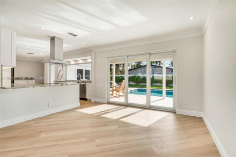 House in Lighthouse Point, Florida 3 bedrooms, 230.4 sq.m. № 2048696 - photo 11