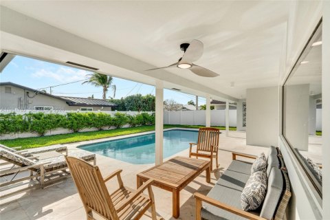 House in Lighthouse Point, Florida 3 bedrooms, 230.4 sq.m. № 2048696 - photo 27