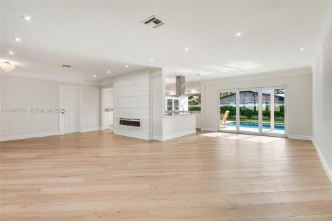 House in Lighthouse Point, Florida 3 bedrooms, 230.4 sq.m. № 2048696 - photo 8