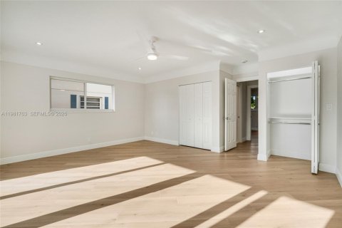 House in Lighthouse Point, Florida 3 bedrooms, 230.4 sq.m. № 2048696 - photo 22