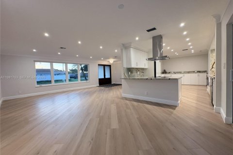 House in Lighthouse Point, Florida 3 bedrooms, 230.4 sq.m. № 2048696 - photo 10