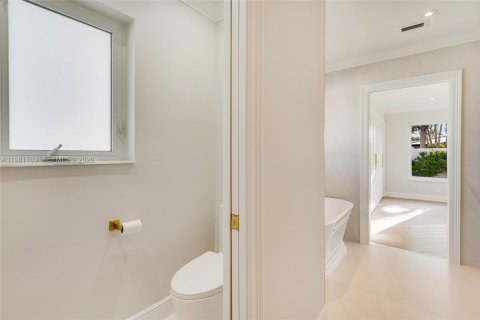 House in Lighthouse Point, Florida 3 bedrooms, 230.4 sq.m. № 2048696 - photo 24