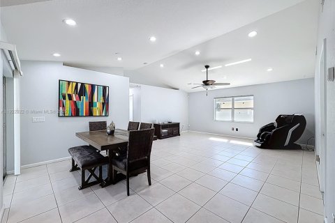 House in Port St. Lucie, Florida 3 bedrooms, 153.29 sq.m. № 1976272 - photo 17