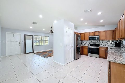 House in Port St. Lucie, Florida 3 bedrooms, 153.29 sq.m. № 1976272 - photo 16