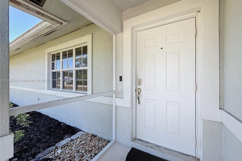 House in Port St. Lucie, Florida 3 bedrooms, 153.29 sq.m. № 1976272 - photo 6