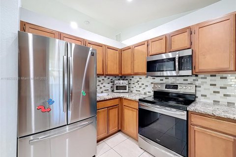 House in Port St. Lucie, Florida 3 bedrooms, 153.29 sq.m. № 1976272 - photo 15