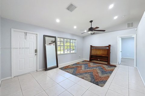 House in Port St. Lucie, Florida 3 bedrooms, 153.29 sq.m. № 1976272 - photo 10