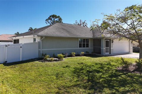 House in Port St. Lucie, Florida 3 bedrooms, 153.29 sq.m. № 1976272 - photo 3