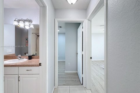 House in Port St. Lucie, Florida 3 bedrooms, 153.29 sq.m. № 1976272 - photo 24