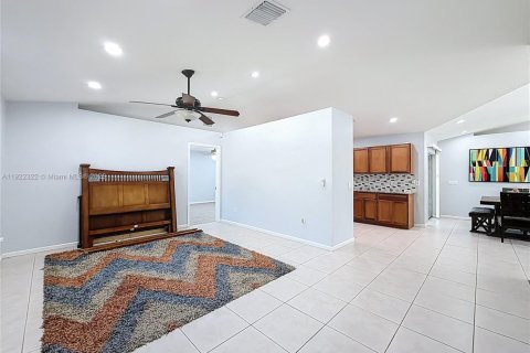 House in Port St. Lucie, Florida 3 bedrooms, 153.29 sq.m. № 1976272 - photo 7