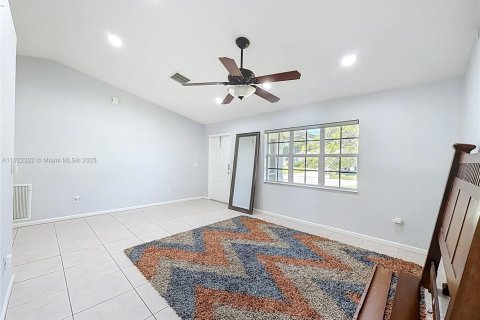 House in Port St. Lucie, Florida 3 bedrooms, 153.29 sq.m. № 1976272 - photo 9