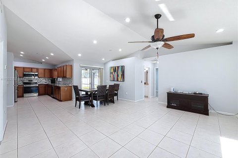 House in Port St. Lucie, Florida 3 bedrooms, 153.29 sq.m. № 1976272 - photo 22