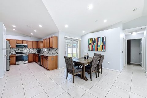 House in Port St. Lucie, Florida 3 bedrooms, 153.29 sq.m. № 1976272 - photo 21