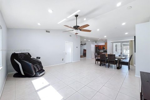 House in Port St. Lucie, Florida 3 bedrooms, 153.29 sq.m. № 1976272 - photo 23